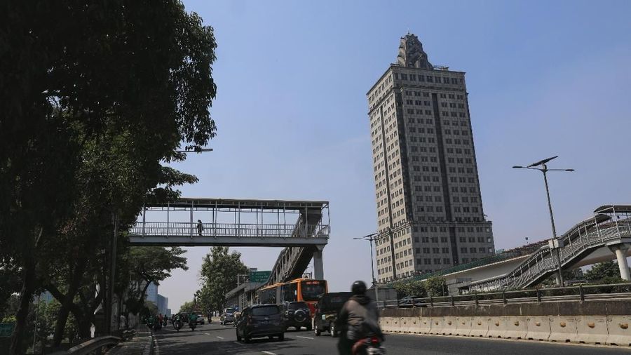 Dari viralnya gedung Menara Saidah hingga Deretan artis yang masuk kursi parlemen