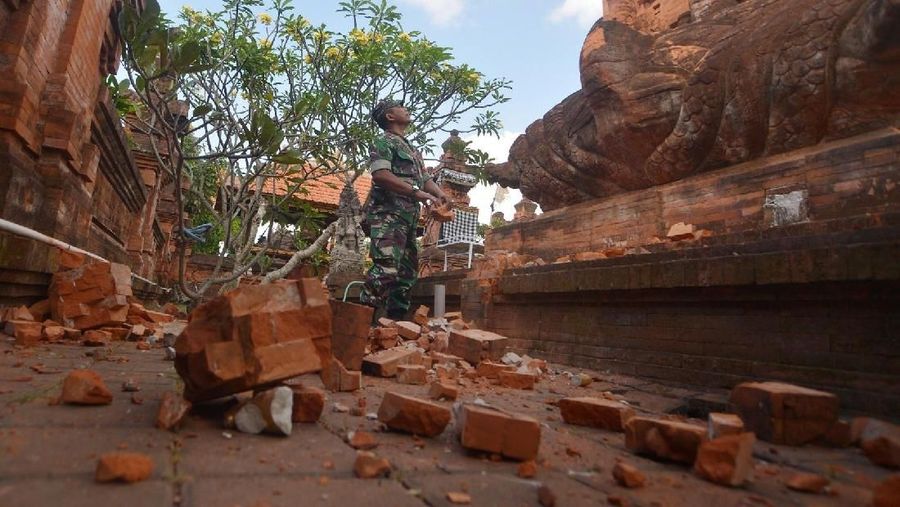 Selasa (16/07/2019) Bali diguncang gempa dengan kekuatan magnitudo 6 yang menyebabkan kerusakan pada gedung-gedung di wilayah Bali.