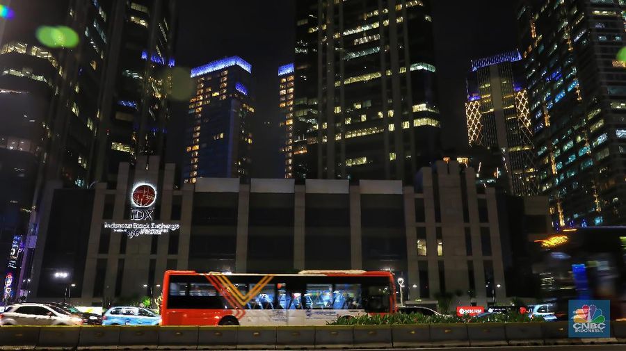 Sebanyak 233 saham ditransaksikan turun dan 162 saham naik, sisanya 153 saham stagnan.