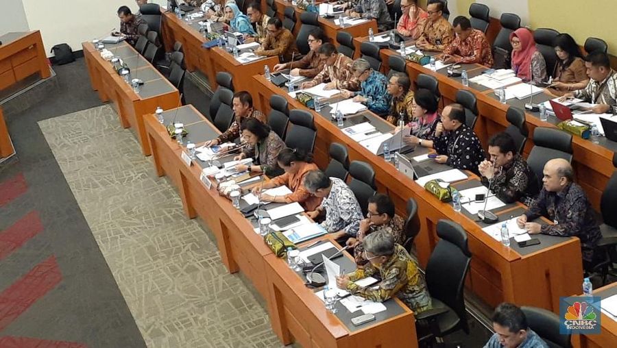 Menteri Keuangan Sri Mulyani Indrawati menyampaikan realisasi APBN 2019 di Semester I kepada DPR.