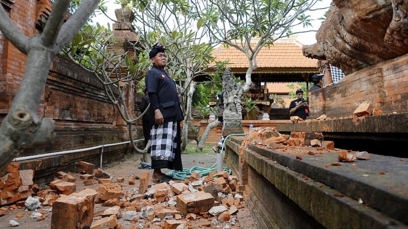 Gempa ini menyebabkan kerusakan sejumlah bangunan, terutama di daerah yang dekat dengan pusat gempa, yakni wilayah Nusa Dua, Jimbaran, dan sekitarnya.