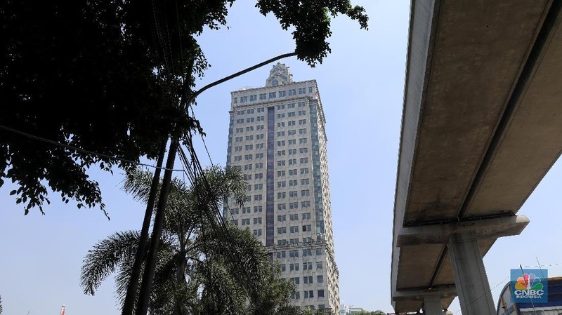 Dahulu gedung ini merupakan salah satu gedung mewah yang menjadi pusat perkantoran di lokasi strategis di Jakarta Selatan.