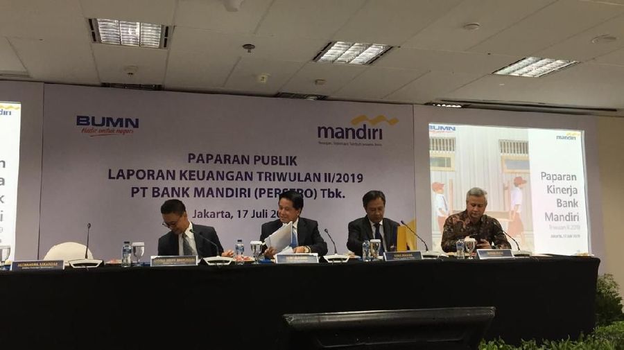 PT Bank Mandiri (Persero) Tbk. (BMRI) sedang menjajaki peluang mengakuisisi bank atau lembaga keuangan di Kamboja dan Laos.