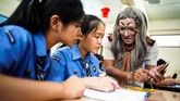 Selain itu, banyak murid yang mengatakan bahwa kelasnya tak lagi jadi membosankan. (REUTERS/Athit Perawongmetha)