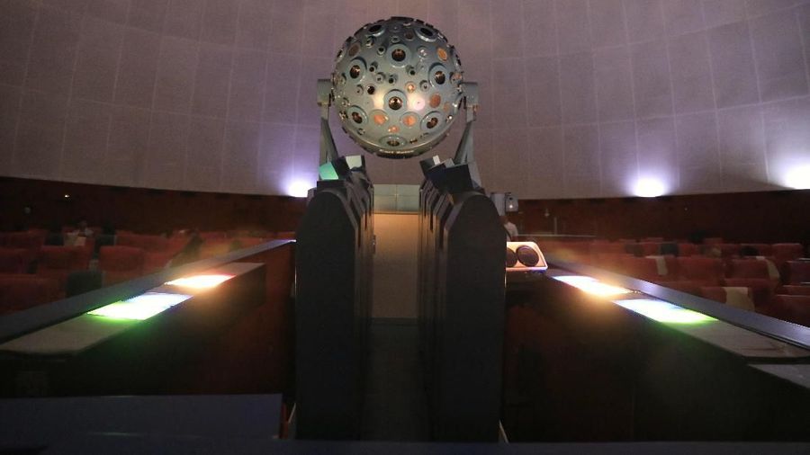 Planetarium ini dikenal sebagai wisata untuk mengenal simulasi perbintangan dan benda-benda langit.