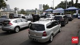 Badan Pengelolaan Lingkungan Hidup Daerah DKI Jakarta menggelar uji emisi kendaraan bermotor gratis di Lapangan Monumen Nasional, Jalan Medan Merdeka Utara, Jakarta, Rabu, 17 Juli 2019. (CNNIndonesia/Safir Makki)