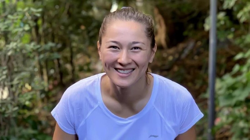 Gronya Somerville, atlit bulu tangkis cantik asal Australia keturunan Tiongkok, turut meramaikan ajang Indonesian Open 2019.
