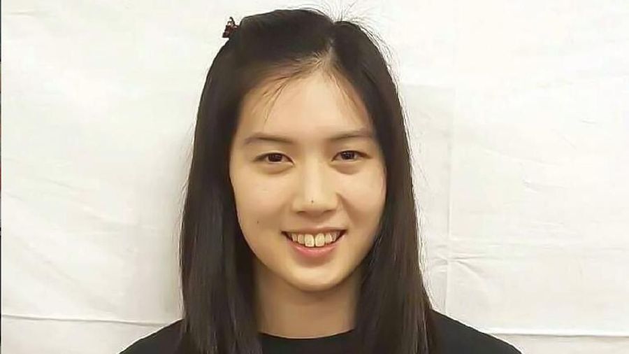 Aya Ohori, pebulutangkis cantik asal Jepang, berhasil menarik perhatian penonton di Indonesia Open 2019, Rabu (17/7)