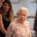 Ratu Elizabeth akan Disuntik Vaksin Pfizer, Antri Pekan Depan