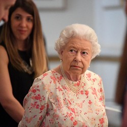 Ratu Elizabeth akan Disuntik Vaksin Pfizer, Antri Pekan Depan
