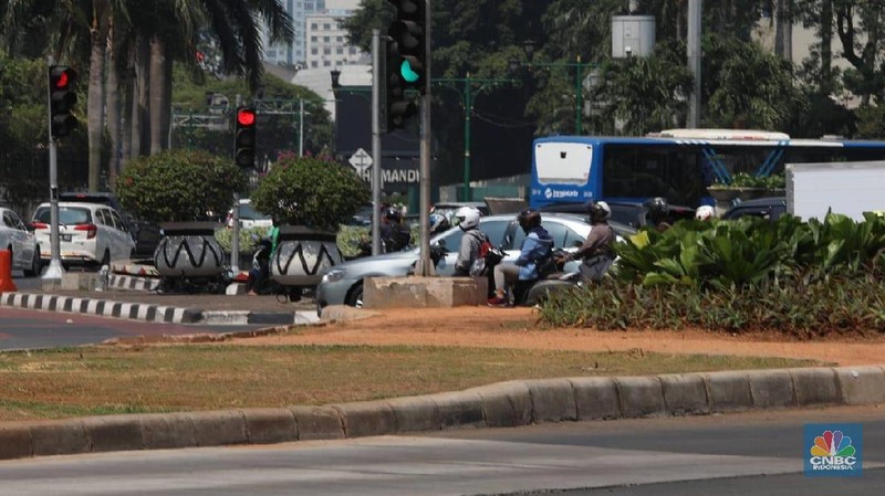 Pemasangan instalasi seni bambu yang digagas oleh Gubernur DKI Jakarta Anies Baswedan tersebut menelan biaya Rp550 juta