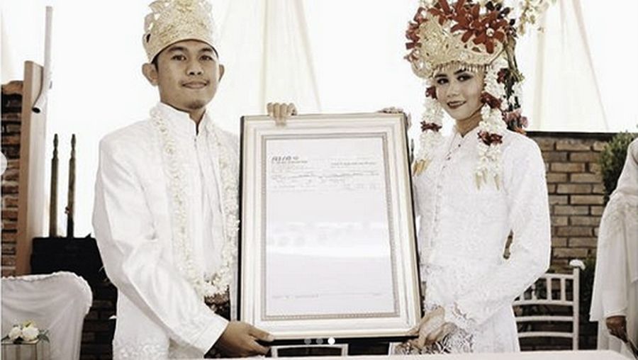 Berdasarkan data dari admin akun instagram Bursa Efek Indonesia cabang jambi ada 8 pasangan yang menikah menggunakan saham dan reksa dana.