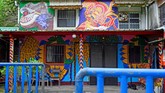 Dia sangat percaya bahwa usaha mengatasi perubahan iklim masih tidak cukup, sehingga beberapa gambar menunjukkan adegan apokaliptik dari kerusakan lingkungan. (AFP PHOTO/Sam Yeh)