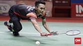 Atlet badminton Jonatan Christie menjadi satu-satunya tunggal putra Indonesia yang tersisa di Indonesia Open 2019 setelah mengalahkan atlet Denmark Hans Kristian Solberg 22-20, 21-13. (CNN Indonesia/Adhi Wicaksono)