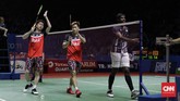 Kevin/Marcus ke perempat final setelah mengalahkan ganda putra India Satwiksairaj Rankireddy/Chirag Shetty dalam pertarungan dua set langsung 21-15, 21-14. (CNN Indonesia/Adhi Wicaksono)