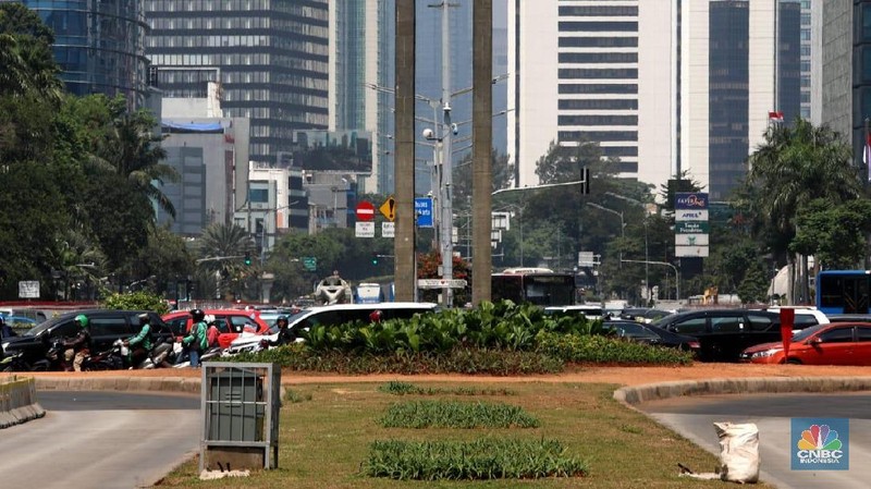 Pemasangan instalasi seni bambu yang digagas oleh Gubernur DKI Jakarta Anies Baswedan tersebut menelan biaya Rp550 juta