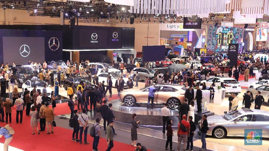 Ini dua alasan penjualan mobil nasional turun.
