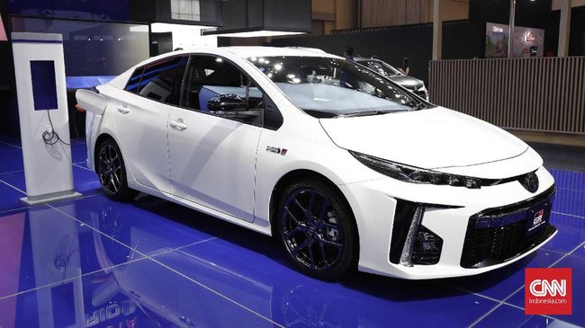 Prius Terganjal Regulasi untuk 'Sikat' Outlander PHEV