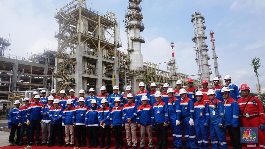 Pasokan yang mulai meningkat membuat harga si emas hitam terkoreksi.