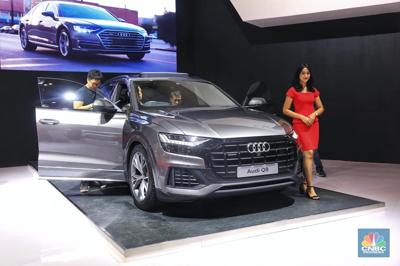 Suasana pengunjung GIIAS 2019 di Ice BSD, Tangerang, Banten. (CNBC Indonesia/Andrean Kristianto)