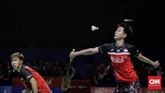 Kevin/Marcus tampil meyakinkan sejak gim pertama. Alhasil ganda putra nomor satu dunia itu hanya membutuhkan 11 menit untuk menang 21-9 pada gim pertama. (CNN Indonesia/Adhi Wicaksono)