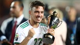 Kemenangan Aljazair semakin indah bagi Ismael Bennacer yang mendapat penghargaan sebagai pemain muda terbaik di Piala Afrika 2019. (REUTERS/Sumaya Hisham)