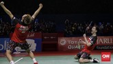Kevin/Marcus yang sempat meraih lima poin beruntun sukses menutup gim kedua dengan kemenangan 21-16 dan memenangi pertarungan All Indonesian Final di sektor ganda putra Indonesia Open 2019. (CNN Indonesia/Adhi Wicaksono)