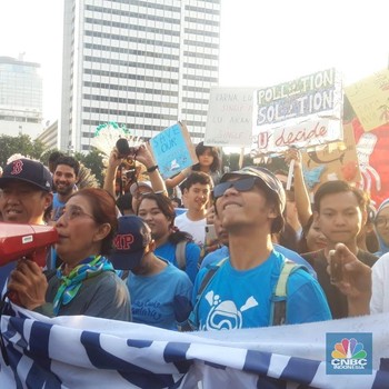 Hajar Monster Plastik, Menteri Susi dan 'Slank' Serbu Monas