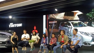 Keluarga Ini Bertualang Keliling Dunia dengan Pajero Sport