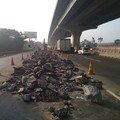 Awas Macet! Tol Jakarta-Cikampek Semakin Menyempit