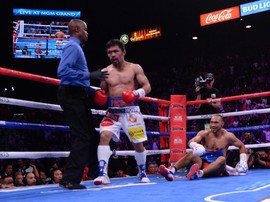 Mayweather Loncat Kegirangan Lihat Pacquiao Jatuhkan Thurman