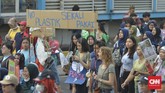 Poin penting yang menjadi desakan para peserta dalam kampanye ini yakni menuntut pemerintah melarang plastik sekali pakai yang berlaku secara nasional. (CNN Indonesia/Daniela Dinda)