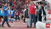 Leg pertama final Piala Indonesia 2019 antara Persija Jakarta vs PSM Makassar juga turut dihadiri Gubernur DKI Jakarta Anies Baswedan. (CNN Indonesia/Andry Novelino)