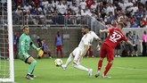 Karim Benzema gagal memanfaatkan peluang emas yang dimiliki berkat penampilan gemilang kiper Bayern Munchen Manuel Neuer. (Kevin Jairaj/USA TODAY Sports)