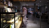 Seorang pegulat putri Malaysia berjilbab yang dikenal dengan julukan 'Phoenix', tampil beda di atas ring saat atlet tersebut bertanding di cabang olahraga yang didominasi kaum pria. (Mohd RASFAN / AFP)