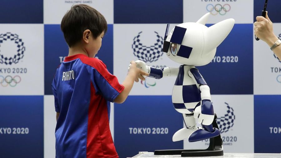 Toyota Motor Corp, sponsor utama Olimpiade, menyiapkan berbagai robot untuk Olimpiade Tokyo 2020 yang ditunjukkan hari Senin (22/07).