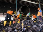 Foto: Ilustrasi proses pemilahan sampah. (Dokumentasi Semen Indonesia)