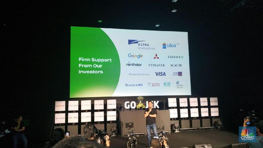 Gojek yang menaungi tiga aplikasi super (Super App) mulai meraup untung.
