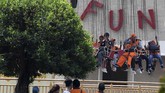 Mereka berwisata dengan terjadwal, tidak ada kekosongan tugas di lapangan. (Antara Foto/ Wahyu Putro A)
