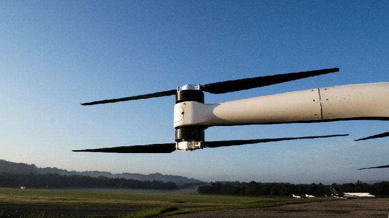 Helikopter ini dikabarkan bisa dengan mudah dikendalikan hanya dengan menggunakan joystick, layaknya sebuah pesawat tanpa awak atau drone.
