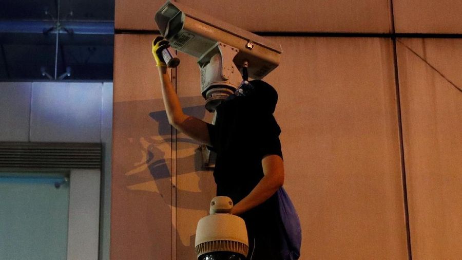 Aksi unjuk rasa di Hong Kong pada akhir pekan kemarin kembali berakhir dengan bentrokan.