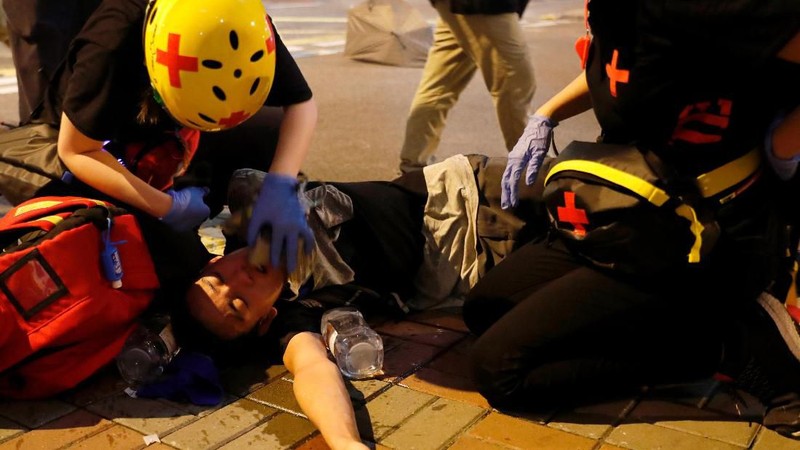 Aksi unjuk rasa di Hong Kong pada akhir pekan kemarin kembali berakhir dengan bentrokan.