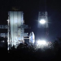 Sempat Batal, India Luncurkan Pesawat Nirawak ke Bulan