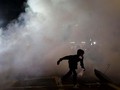 Polisi Serang Demonstran Hong Kong dengan Granat Spons