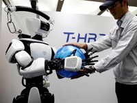 Benarkah Robotisasi Bisa Obrak-Abrik Tenaga Manusia di RI?