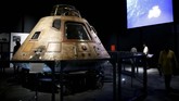 Columbia, salah satu pesawat antariksa yang digunakan oleh astronaut dalam misi Apollo 11 dipamerkan di Museum of Flight di Seattle, Washington, AS. (REUTERS/Lindsey Wasson)