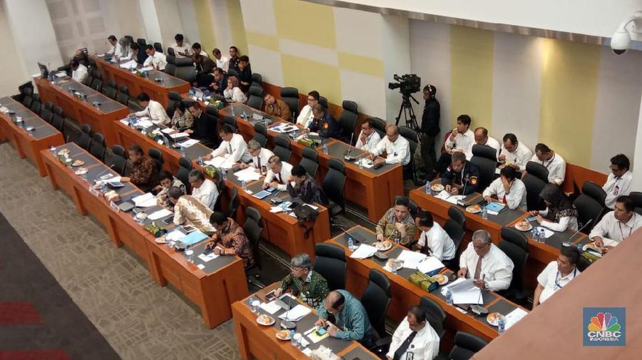 Badan Anggaran DPR RI menggelar rapat kerja dengan Menteri Keuangan RI dan Gubernur Bank Indonesia (CNBC Inonesia/ Yanurisa Ananta)