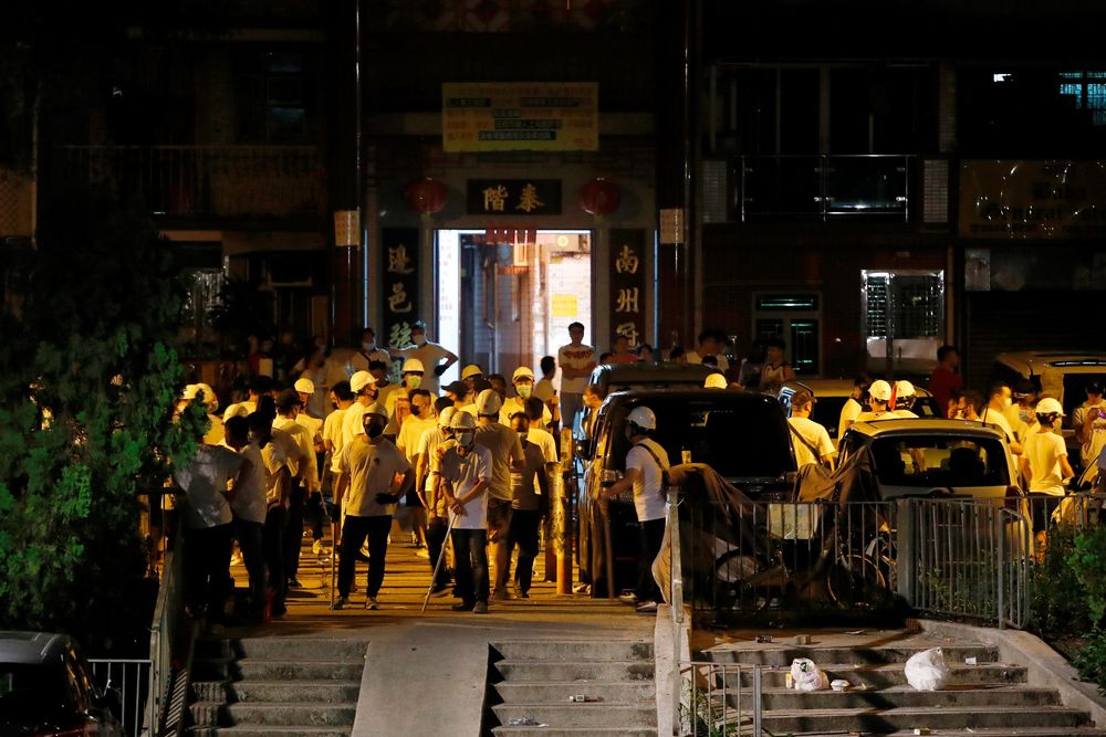 Kelompok Baju  Putih  Serang Demonstran Hong Kong Foto  5