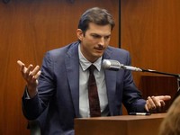 Ashton Kucher Alami Gangguan Autoimun yang Bikin Buta & Tuli