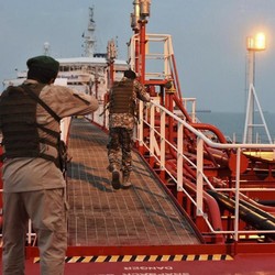 Serangan Bom di Selat Hormuz & Ancaman Pasokan Energi Dunia